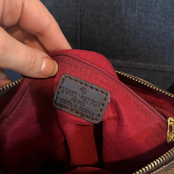 Elegant Brown Louis vuitton Checkered Messenger Bag - Picture 2 of 3